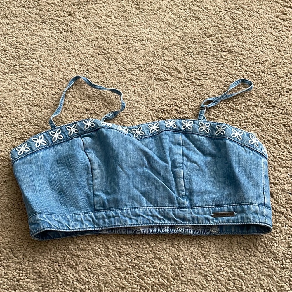 Abercrombie and Fitch top, size XS, Good condition